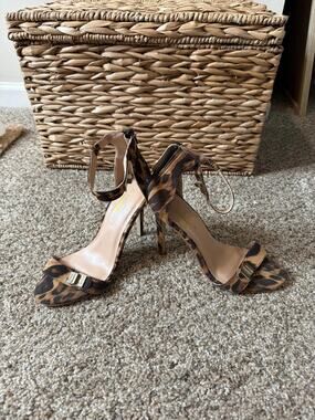 Blaze, leopard heel gold lock 7 EUC 610